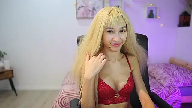 Snapshot of Amai__Liu chatting on 11.25.25 Amai Liu online show from 11.25.25