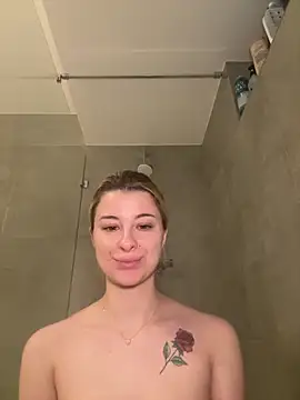 Snapshot of Mia-Minou chatting on 01.09.25 Mia-Minou online show from 01.09.25