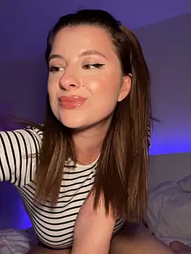 Snapshot of Mia-Minou chatting on 09.20.25 Mia-Minou online show from 09.20.25