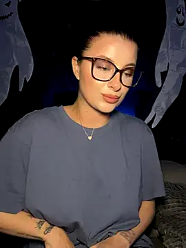 Snapshot of Mia-Minou chatting on 10.07.25 Mia-Minou online show from 10.07.25