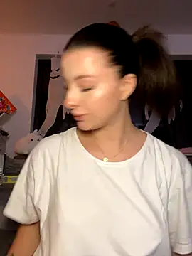 Snapshot of Mia-Minou chatting on 10.14.25 Mia-Minou online show from 10.14.25