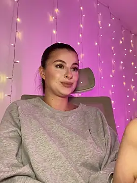 Snapshot of Mia-Minou chatting on 10.24.25 Mia-Minou online show from 10.24.25