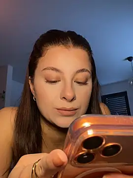 Mia-Minou online show from 02.07.26