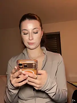 Mia-Minou online show from 03.03.26