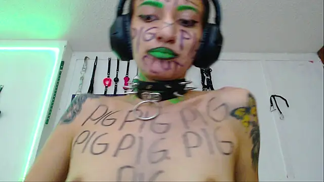 Eloise-brown online show from 02.06.25