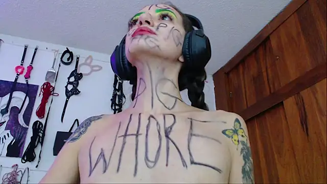 Eloise-brown online show from 02.15.25