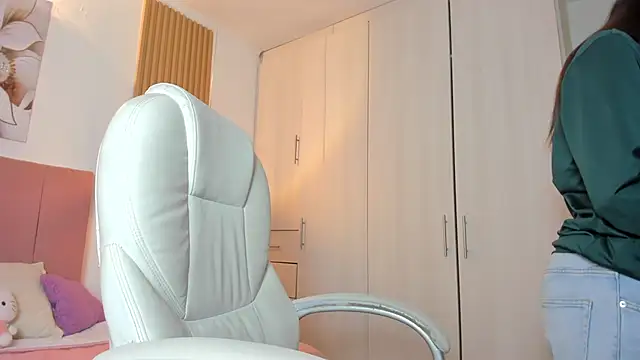 Snapshot of mia_nevaeh chatting on 12.21.24 mia nevaeh online show from 12.21.24