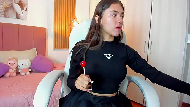 Snapshot of mia_nevaeh chatting on 12.27.24 mia nevaeh online show from 12.27.24