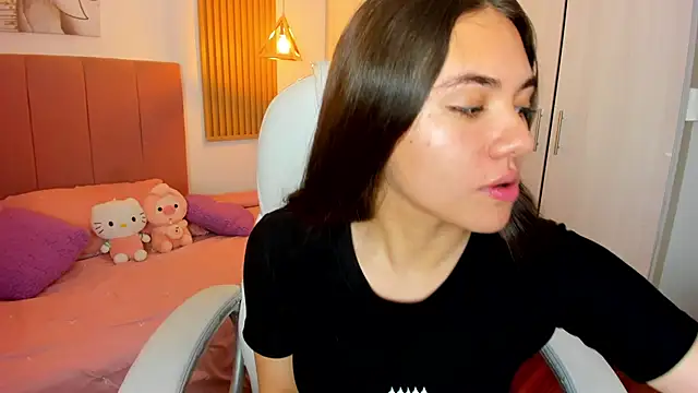 Snapshot of mia_nevaeh chatting on 01.07.25 mia nevaeh online show from 01.07.25