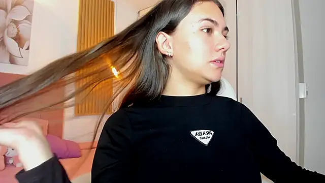 Snapshot of mia_nevaeh chatting on 01.11.25 mia nevaeh online show from 01.11.25