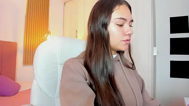 Snapshot of mia_nevaeh chatting on 01.14.25 mia nevaeh online show from 01.14.25