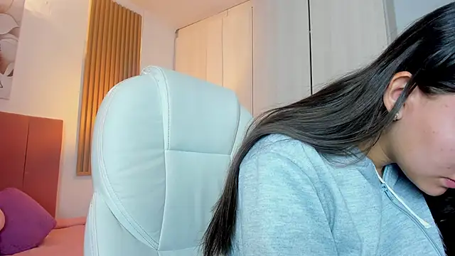 Snapshot of mia_nevaeh chatting on 01.24.25 mia nevaeh online show from 01.24.25