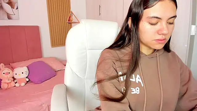 Snapshot of mia_nevaeh chatting on 02.21.25 mia nevaeh online show from 02.21.25