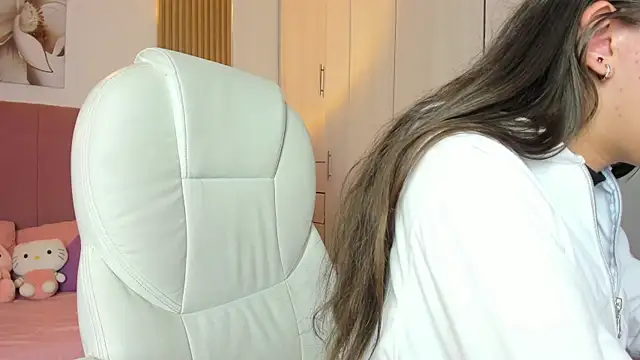 Snapshot of mia_nevaeh chatting on 03.07.25 mia nevaeh online show from 03.07.25