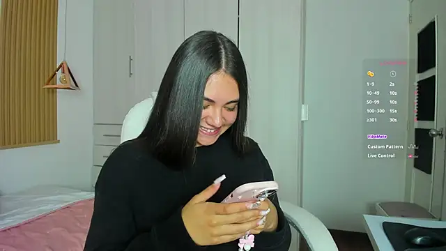 Snapshot of mia_nevaeh chatting on 10.12.25 mia nevaeh online show from 10.12.25