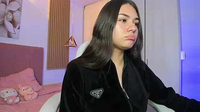 Snapshot of mia_nevaeh chatting on 10.21.25 mia nevaeh online show from 10.21.25