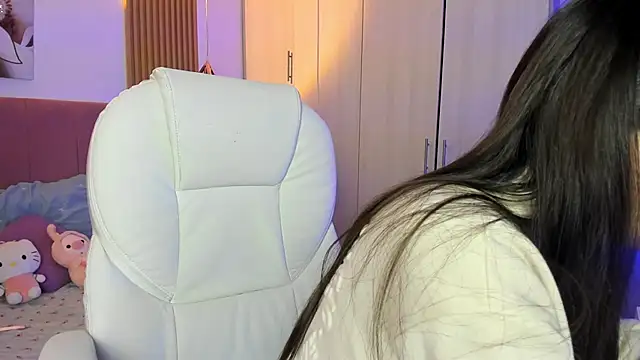 Snapshot of mia_nevaeh chatting on 10.27.25 mia nevaeh online show from 10.27.25