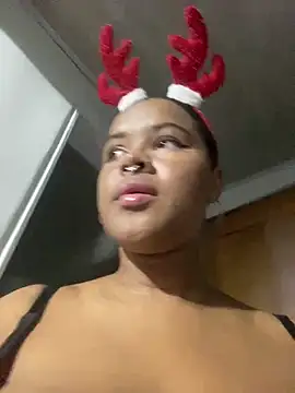 Snapshot of antonella_19x chatting on 12.23.24 antonella 19x online show from 12.23.24