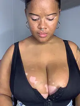Snapshot of antonella_19x chatting on 12.23.24 antonella 19x online show from 12.23.24
