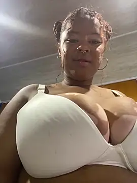 Snapshot of antonella_19x chatting on 03.20.25 antonella 19x online show from 03.20.25
