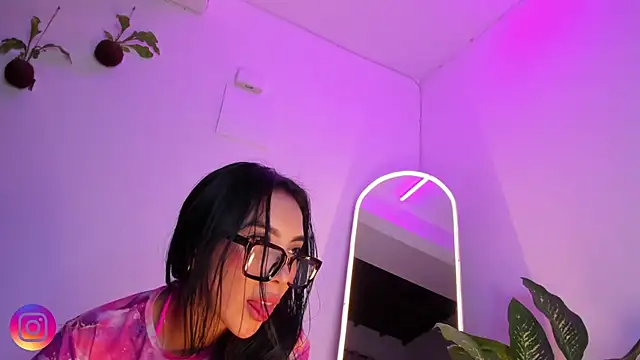 tinymoon- online show from 03.11.25