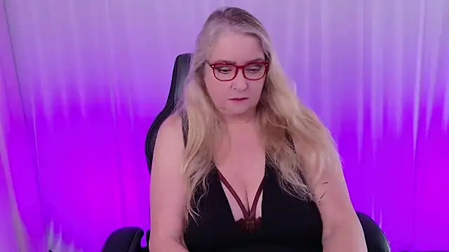 KatDSinclair online show from 02.07.25