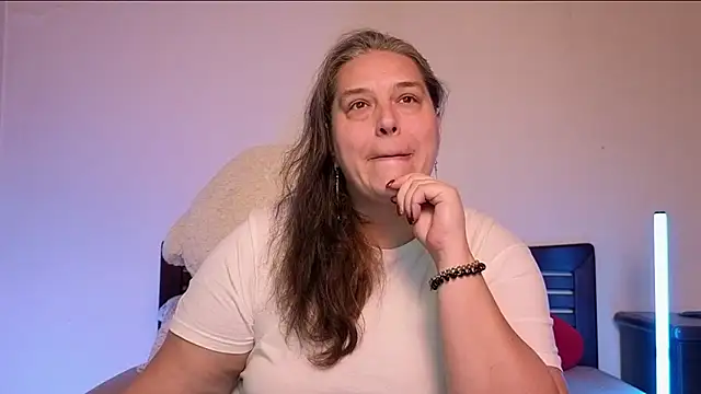 Snapshot of Niter chatting on 10.20.25 Niter online show from 10.20.25