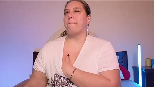 Snapshot of Niter chatting on 10.28.25 Niter online show from 10.28.25