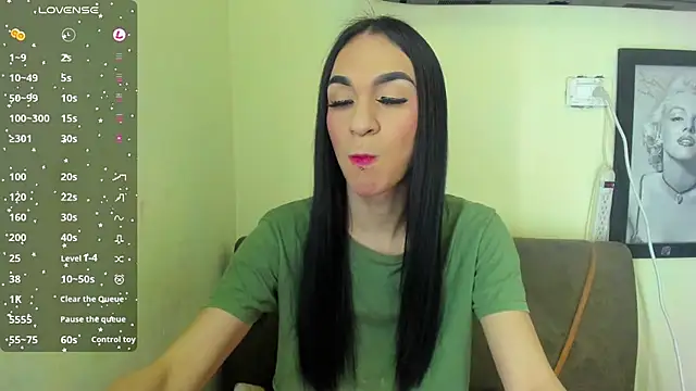 Mia thompson 19 online show from 12.03.24
