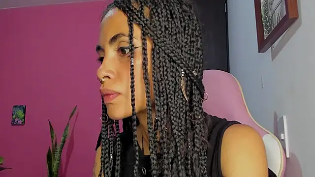 Snapshot of Juanadearco5 chatting on 12.15.24 Juanadearco5 online show from 12.15.24