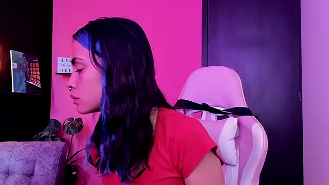 Juanadearco5 online show from 10.23.25