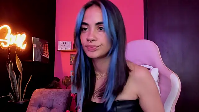 Juanadearco5 online show from 10.31.25