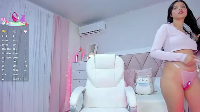 Snapshot of ania_sweet18 chatting on 03.22.25 ania sweet18 online show from 03.22.25