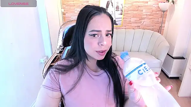 Snapshot of jimena_1b chatting on 02.12.25 jimena 1b online show from 02.12.25