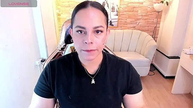 Snapshot of jimena_1b chatting on 02.19.25 jimena 1b online show from 02.19.25