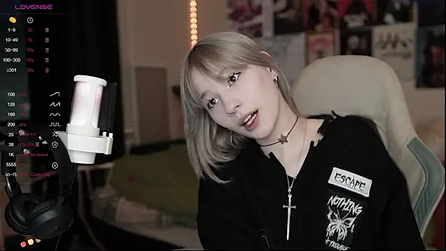 Snapshot of Traharaa chatting on 02.26.26 Traharaa online show from 02.26.26