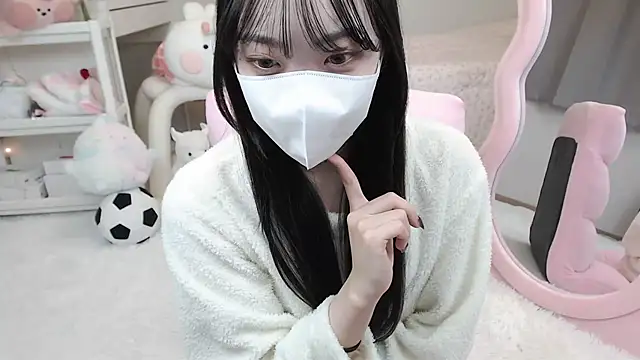 momo room online show from 12.19.24