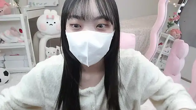momo room online show from 01.18.25