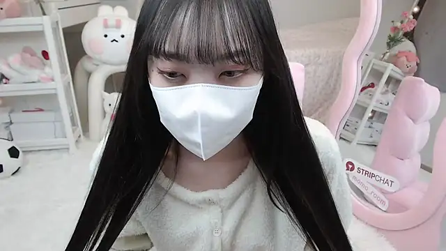 momo room online show from 01.18.25