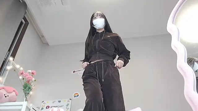 momo room online show from 01.20.25