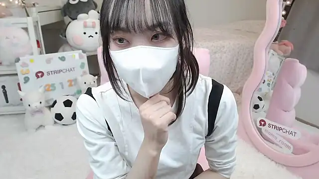 momo room online show from 01.27.25
