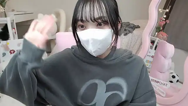 momo room online show from 03.01.25