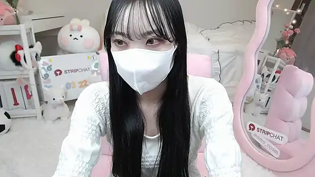 momo room online show from 03.22.25