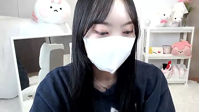 momo room online show from 04.10.26