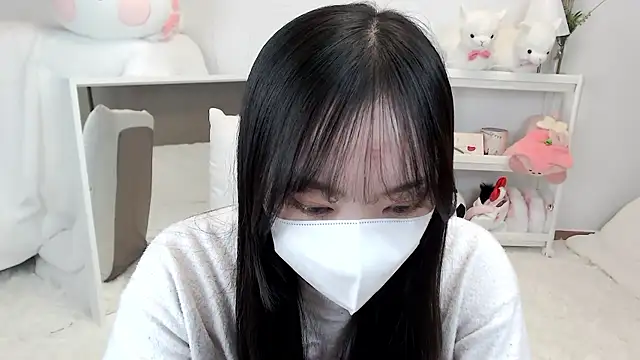 momo room online show from 04.17.26