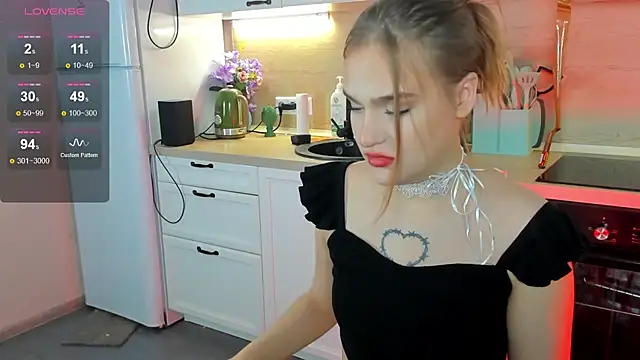 CarolineLovers online show from 12.13.24