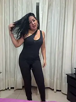 Snapshot of viollett_28 chatting on 02.25.25 viollett 28 online show from 02.25.25