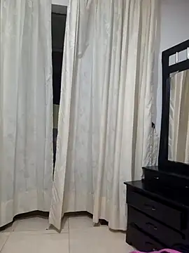 Snapshot of viollett_28 chatting on 02.26.25 viollett 28 online show from 02.26.25