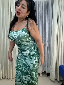 Snapshot of viollett_28 chatting on 09.18.25 viollett 28 online show from 09.18.25