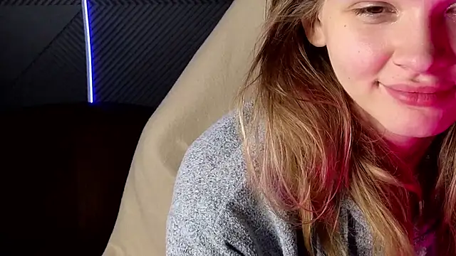 Snapshot of LitaBrom chatting on 09.25.25 LitaBrom online show from 09.25.25